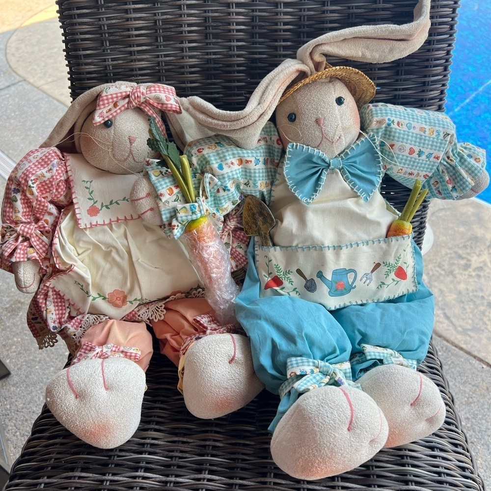 VINTAGE 90’s GARDENING RABBIT HOME DECOR